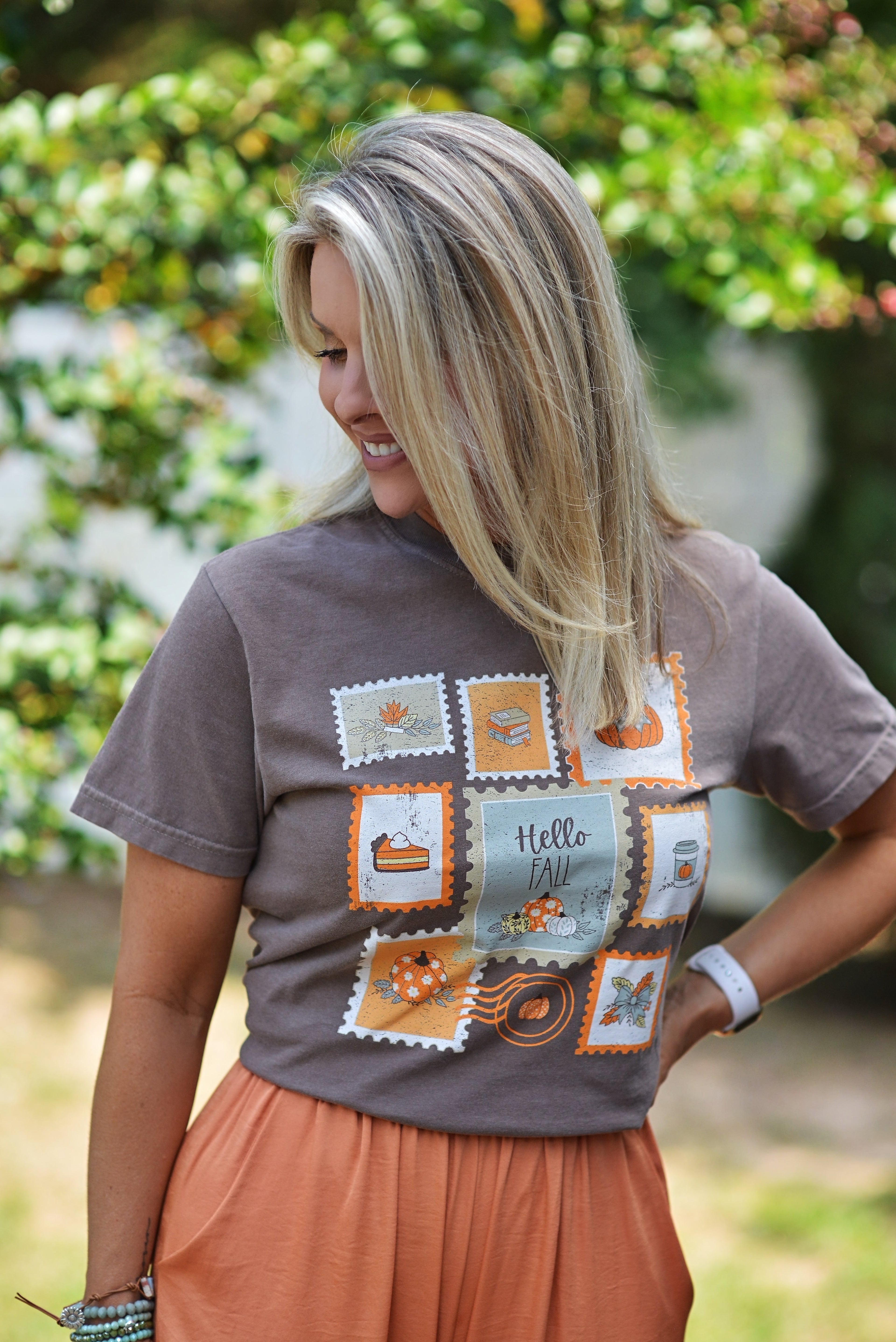 Hello Fall Vintage Stamp {Comfort Colors}