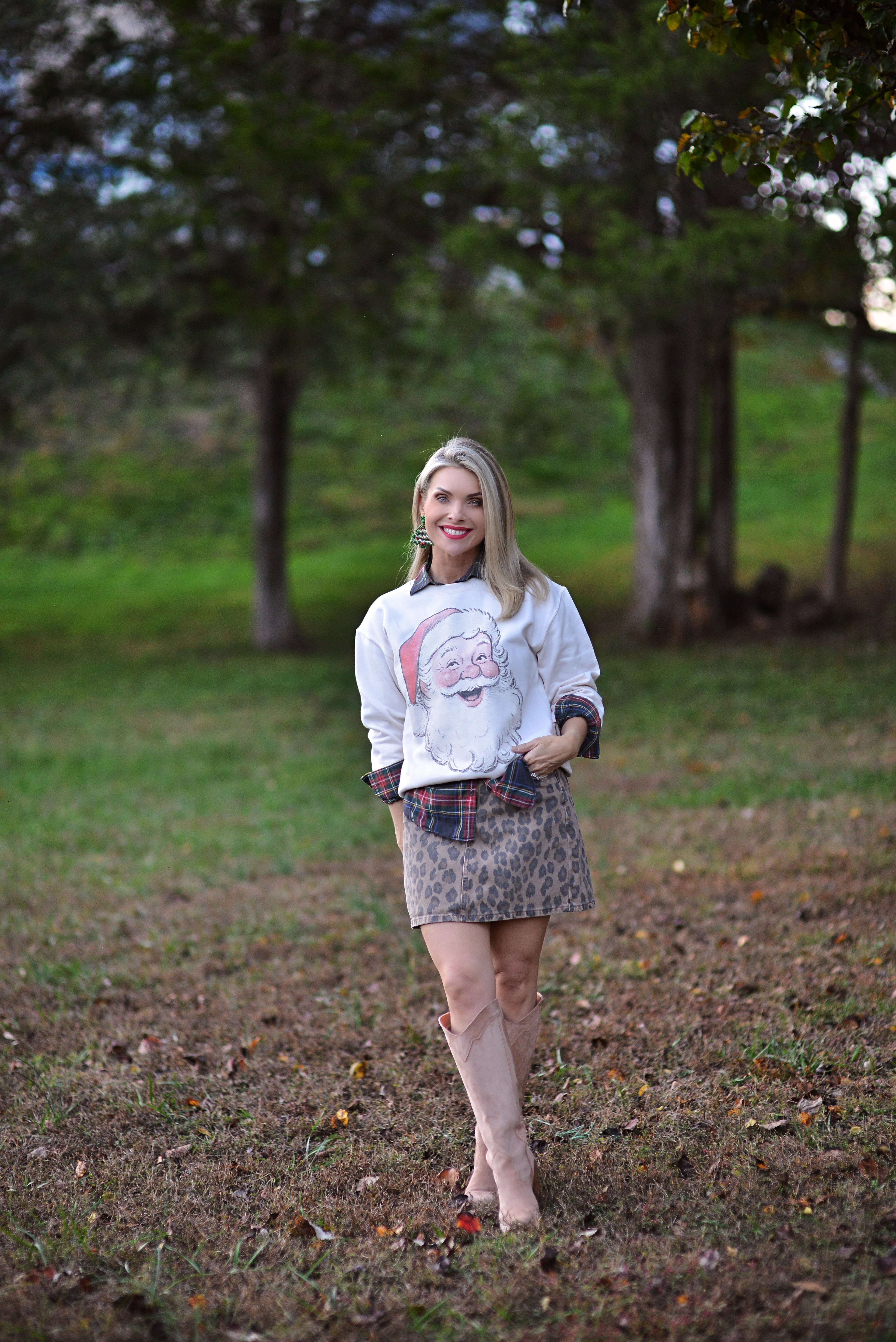 Santa {crewneck fleece} ~ Ivory