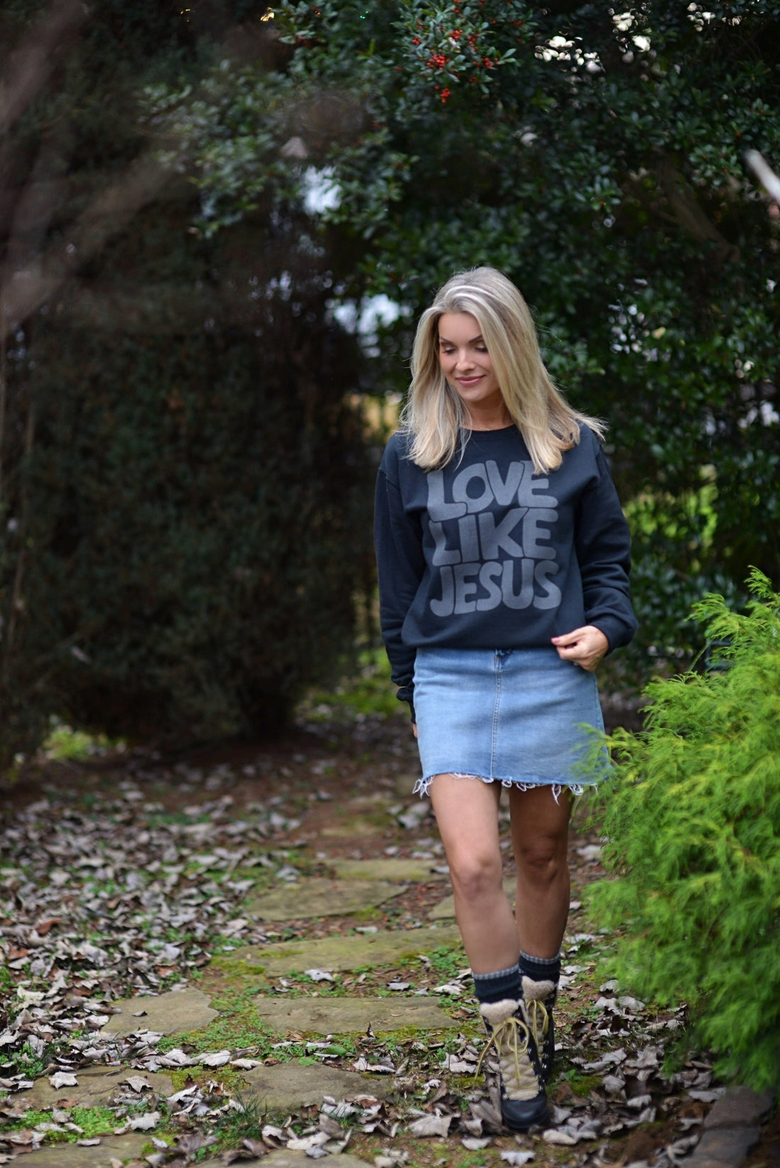 Love Like Jesus ~ Black {Crewneck Fleece}