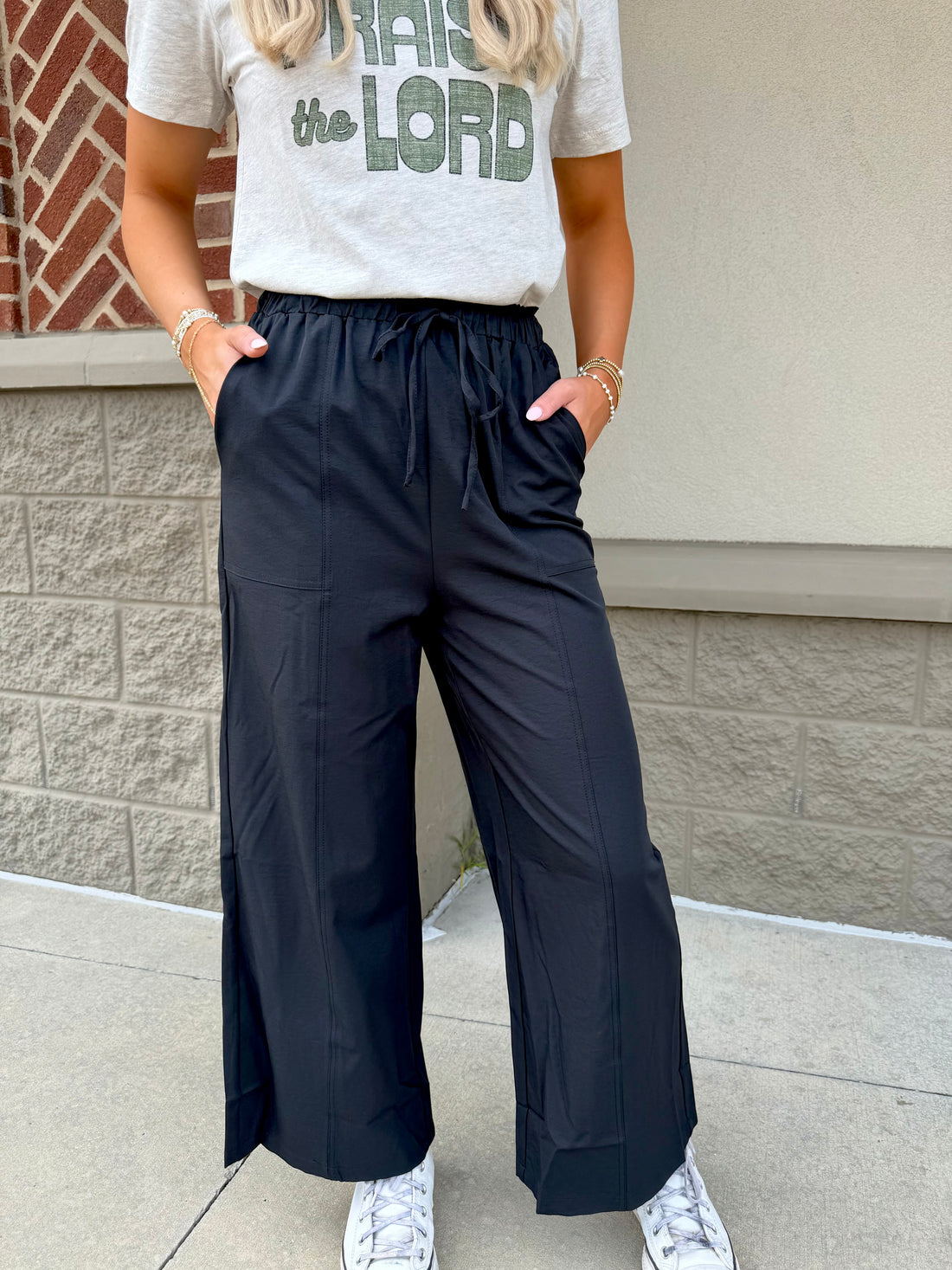 Black Solid Color Drawstring Elastic Waist Casual Loose Pants